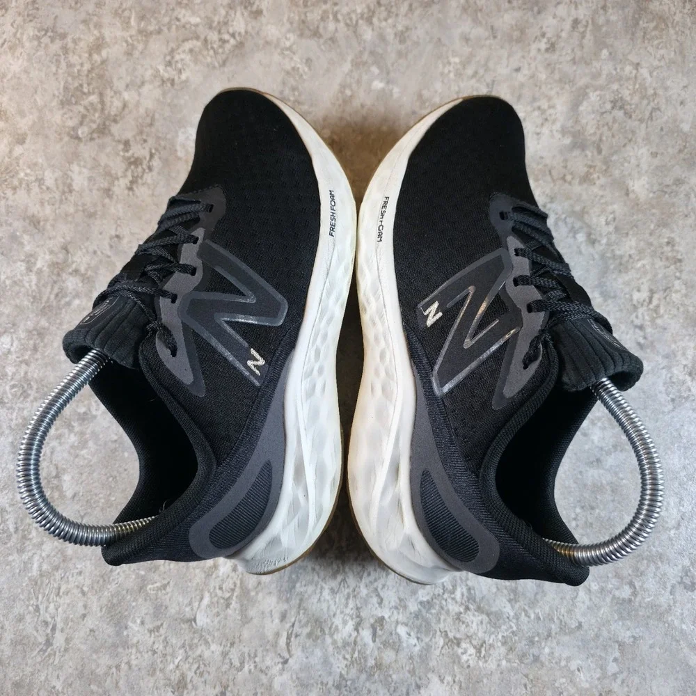 New Balance Fresh Foam Arishi V4 Womens Size 7 Black Running Shoes Sneakers